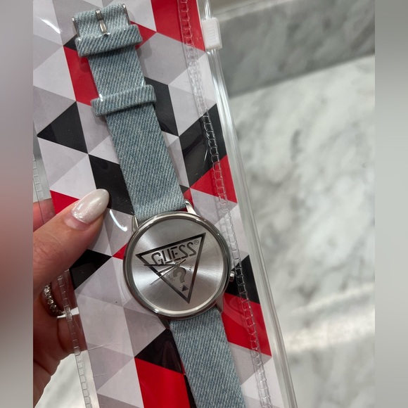 Guess Woman’s Watch- NWT - Picture 4 of 7